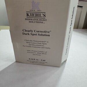 5/25💫Kiehl's Dermatologist Solutions Clearly Corrective Dark Spot Solution